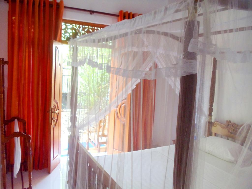 Aayu'S Guest Hotel Bentota Room photo