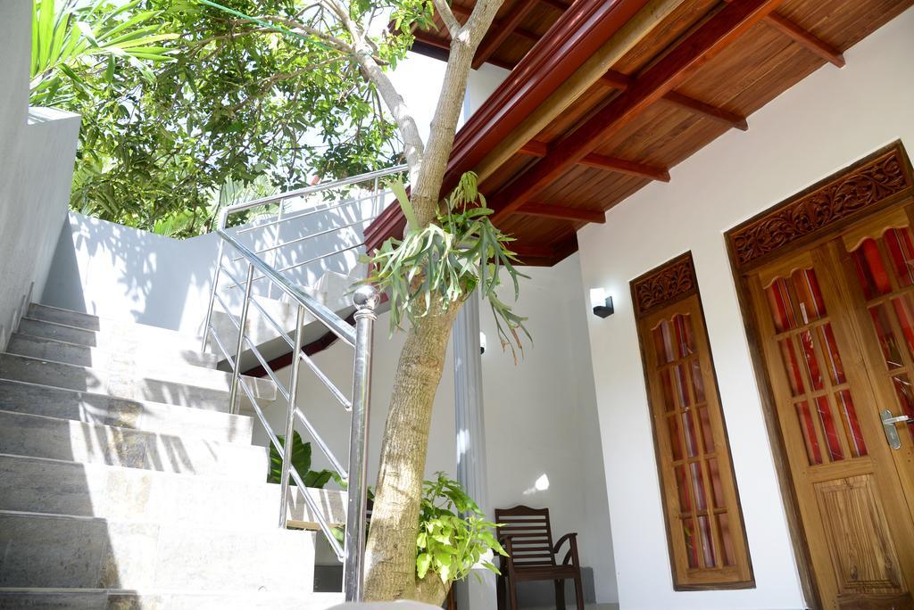 Aayu'S Guest Hotel Bentota Exterior photo