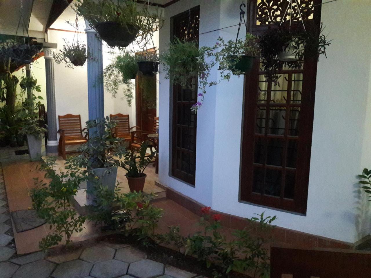 Aayu'S Guest Hotel Bentota Exterior photo
