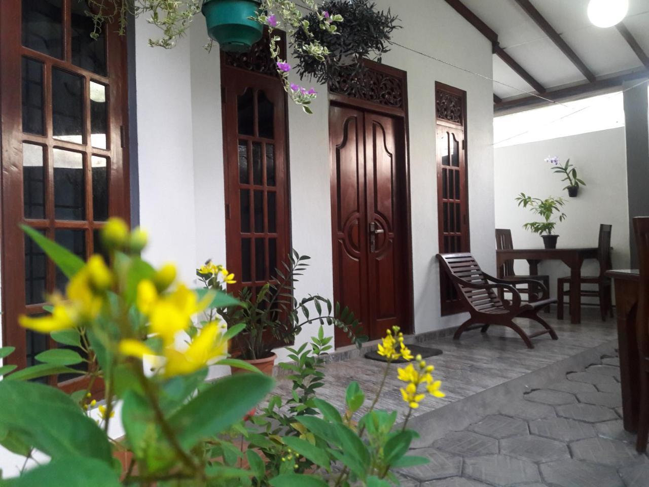 Aayu'S Guest Hotel Bentota Exterior photo